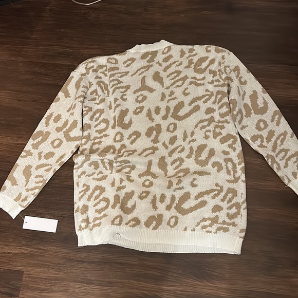 Goodnight Macaron White & Tan Leopard Print Sweater, size M. - Picture 4 of 4